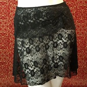 NEW CEJON ACCESSORIES INC black lace skirt M L⤵️📧